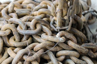 Steel chains that are rusty but still have a pretty good quality and can still be used to pull heavy things.