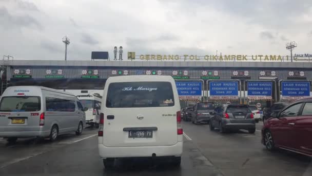 Cikampek Indonesia November 2022 Queue Cars Enter Cikampek Utama Toll — Wideo stockowe