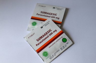 Jakarta, Indonesia in December 2022. Isolated white photo of SUMAGESIC TABLET, which is a drug containing 600 mg of Paracetamol. This drug can be used to relieve pain from headaches, toothaches, and reduce fever.