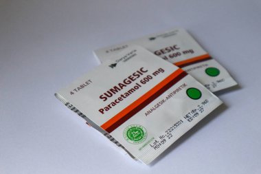Jakarta, Indonesia in December 2022. Isolated white photo of SUMAGESIC TABLET, which is a drug containing 600 mg of Paracetamol. This drug can be used to relieve pain from headaches, toothaches, and reduce fever.