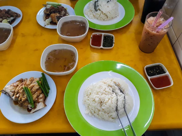 Zwei Portionen Malaccas Spezialität Hainan Reis Eine Portion Nasi Lemak — Stockfoto