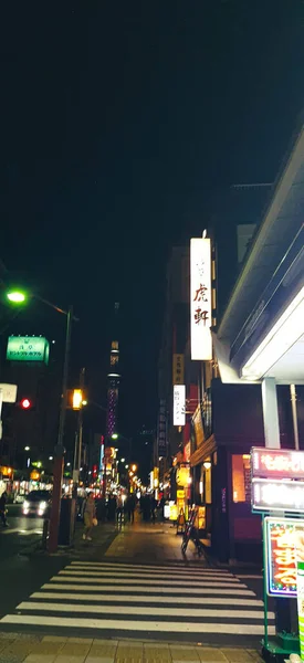 Tokyo Japan April 2019 Gatuscenen April Kvällen Tokyo Fortfarande Trångt — Stockfoto