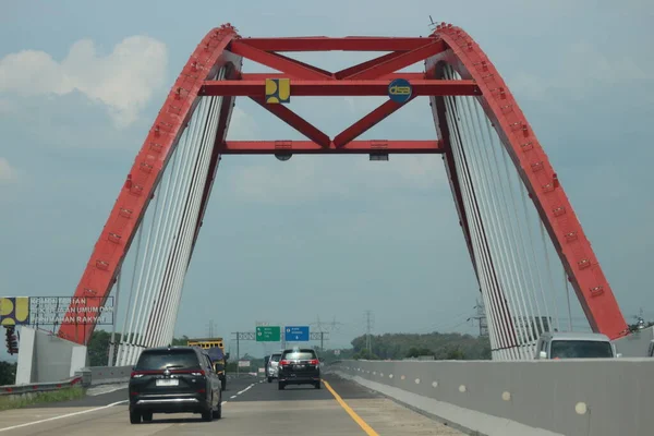 Jawa Środkowa Indonezja Kwietniu 2023 Samochody Przekroczą Most Kalikuto Most — Zdjęcie stockowe