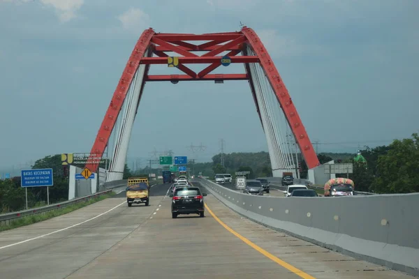 Jawa Środkowa Indonezja Kwietniu 2023 Samochody Przekroczą Most Kalikuto Most — Zdjęcie stockowe