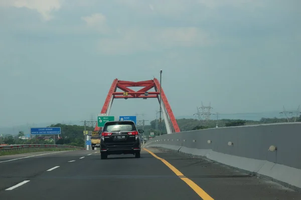 Центральная Ява Индонезия Апрель 2023 Года Машины Пересекут Мост Каликуто — стоковое фото