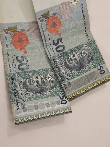 Odizolowane Białe Zdjęcie Dwóch Banknotów Ringgit Malezyjskich Odpowiednia Ilustracja Dla — Zdjęcie stockowe