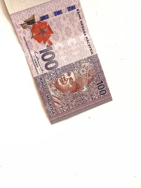 Foto Branca Isolada Pedaço 100 Notas Banco Malaysian Ringgit Ilustração — Fotografia de Stock