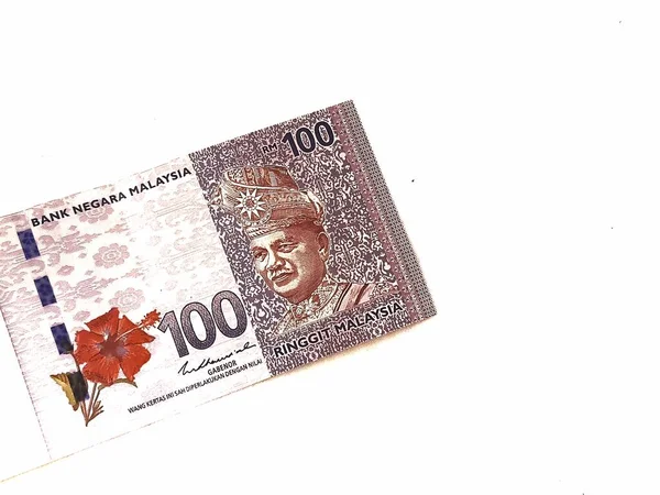 Изолированное Белое Фото Одного Куска 100 Малайзийских Банкнот Подходящая Иллюстрация — стоковое фото