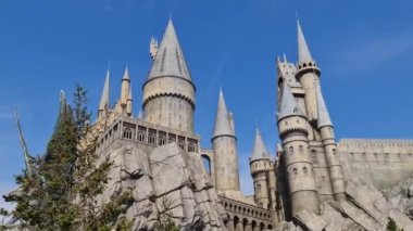 Osaka, Japonya 30 Eylül 2023. Osaka 'daki Hogwarts Kalesi' nin görüntüleri. Harry Potter filmlerinin hayranları için mutlaka bir ziyaret yeri olmalı. İçeride Harry Potter hakkında bir sürü eğlence ve hediyelik eşya dükkanı var..