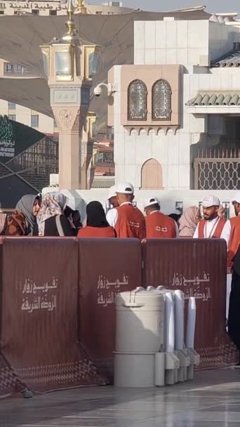 Medina Arabia Saudita Marzo 2024 Las Colas Peregrinas Umrah Todo — Vídeo de stock