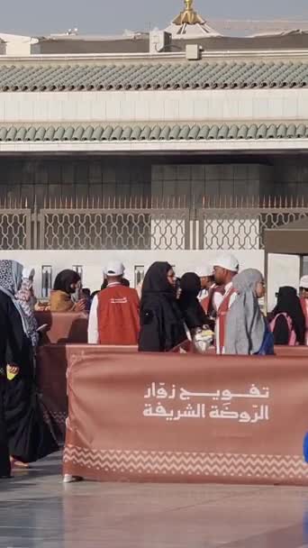 Medina Σαουδική Αραβία Την Μαρτίου 2024 Ουρές Γυναικών Προσκυνητών Umrah — Αρχείο Βίντεο