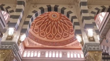 Medine, Suudi Arabistan, 29 Şubat 2024. Medine 'deki Nabawi Camii' nin (Hz. Çok güzel. Nabawi Camii 'nde namaz kılmanın ödülü, Büyük Cami' deki diğer camilerden bin kat daha büyüktür. 