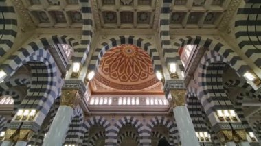 Medine, Suudi Arabistan, 29 Şubat 2024. Medine 'deki Nabawi Camii' nin (Hz. Çok güzel. Nabawi Camii 'nde namaz kılmanın ödülü, Büyük Cami' deki diğer camilerden bin kat daha büyüktür. 