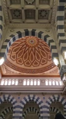 Medine, Suudi Arabistan, 29 Şubat 2024. Medine 'deki Nabawi Camii' nin (Hz. Çok güzel. Nabawi Camii 'nde namaz kılmanın ödülü, Büyük Cami' deki diğer camilerden bin kat daha büyüktür. 