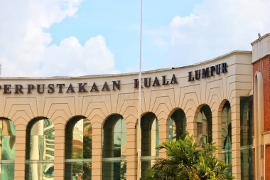 Kuala Lumpur, Malezya 22 Mayıs 2023. Kuala Lumpur Darat Merdeka Kütüphanesi. Kuala Lumpur Şehir Meclisi. 1977 'de kurulmuş. Girmekte özgürsün. Malezya bayrağı dalgalanıyor.