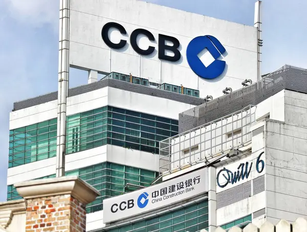 Kuala Lumpur, Malezya 21 Mayıs 2023. Çin İnşaat Bankası (Malezya) Berhad Kuala Lumpur Merkez Binası. CCB 'de ticari bankacılık şubeleri ve su var.