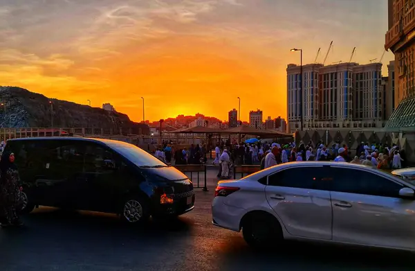 stock image Mecca, Saudi Arabia on February 24, 2024. Umrah pilgrims from all over the world filling the Grand Mosque. They walk to and from the Kaaba to perform tawaf, sai and tahalul. Worship, pray in Ka'bah area.