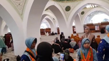 Medine, Suudi Arabistan 1 Mart 2024. Büyük Peygamber Muhammed 'in kurduğu dünyanın en eski camilerinden biri olan Quba Camii' nin içinde. Medine 'nin göbeğinde yer almaktadır. İç kısımları oldukça iyi ve çekicidir. 