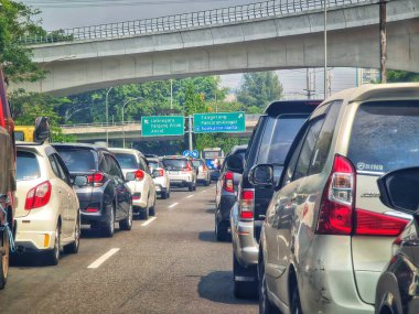 Jakarta, September 5 2024. Very congested traffic in the morning on Jalan MT Haryono, Cawang. Traffic jams cannot be avoided because many office employees use cars to go to work. Office area. clipart