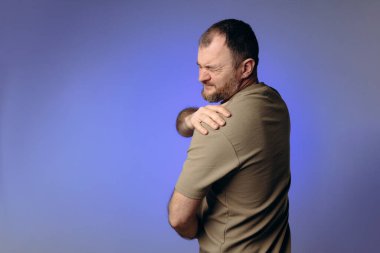 Genç erkekler, ölçülen çalışma nedeniyle eklem ve tendon sorunlarından giderek daha fazla acı çekiyor, sıkı çalışma eklem ve tendon yaralanmalarına yol açıyor. Kronik hastalıkların tedavisi konsepti