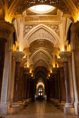 Sintra, Portekiz 02.12.2025. Sintra, Portekiz 'deki Monserrate Sarayı' nın güzel kemerleri. Yüksek kalite fotoğraf