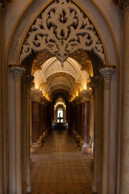 Sintra, Portekiz 02.12.2025. Sintra, Portekiz 'deki Monserrate Sarayı' nın güzel kemerleri. Yüksek kalite fotoğraf