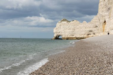 Etretat 'ın Panorama Kayalıkları, Yukarı Normandiya, Fransa. La Manche Boğazı. Yüksek kalite fotoğraf