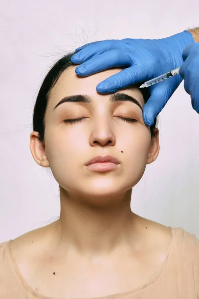 Woman Getting Her Eyebrows Done Professional Makeup Artist Background White — Stock Photo, Image
