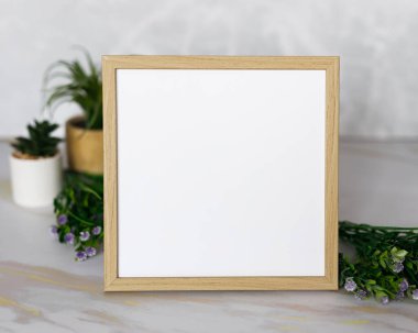 Boş Çerçeve, Modern ev dekorasyonu, resim, fotoğraf veya yazdırma sunumu için kopyalama alanı olan beyaz minimalist odada çerçeve modeli