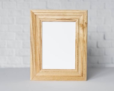 Boş Çerçeve, Modern ev dekorasyonu, resim, fotoğraf veya yazdırma sunumu için kopyalama alanı olan beyaz minimalist odada çerçeve modeli