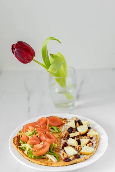 domatesli salata, peynir ve sebze