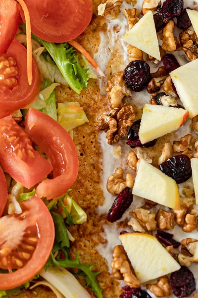 Karışık yiyecekler, sağlıklı beslenme, dengeli beslenme, vejetaryen ve vejetaryen konsepti ev yapımı ve