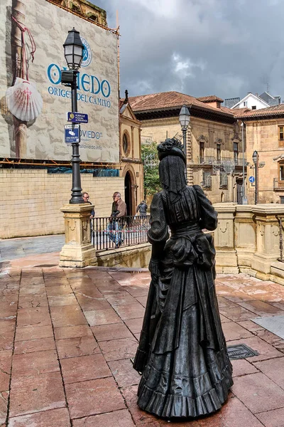 Oviedo Espanha Dezembro 2022 Plaza Alfonso Casta Com Escultura Regenta — Fotografia de Stock