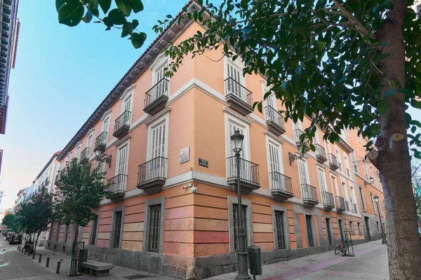 Lakóépületek Homlokzata Madridban Europa — Stock Fotó