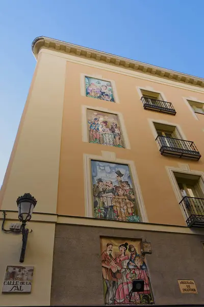 Мадрид Іспанія Вересня 2023 Року Фрески Мінготе Фасаді Будівлі Кале — стокове фото