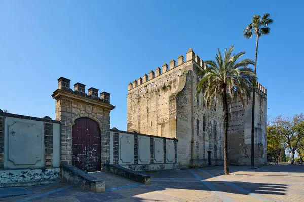 西班牙安达卢西亚Cadiz省Costa Luz的Jerez Frontera镇11世纪伊斯兰裔的Alcazar Jerez要塞景观 — 图库照片