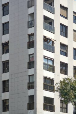 Tarragona 'daki kentsel bir mülkün görünüşü, mükemmel durumda bir dış görünüşü gösteriyor. Görüntü, kentsel bir ortamda iyi korunan mimarinin güzelliğini yansıtıyor..