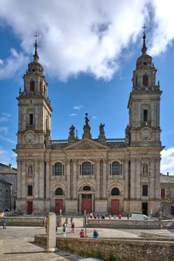 Lugo, İspanya - 29 Nisan 2024: Lugo Katedrali, asırlardır süren tarih ve adanmışlığın tanığı. Lugo Katedrali