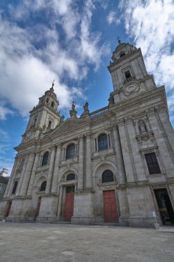 Lugo, İspanya - 29 Nisan 2024: Dünya Mirası Bölgesi 'nin bir parçası olan katedral. Lugo Katedrali