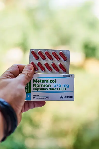 stock image Viladecans, Barcelona-September 01,2024: Close-up view of medicinal box of orally indicated Metamizol Normon with twenty units included. Perfect for pharmaceutical product advertisements.