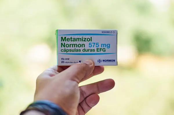 stock image Viladecans, Barcelona-September 01,2024: Green and white packaging of potent analgesic Metamizol Normon with clear dosage information. Perfect for educational and health materials.