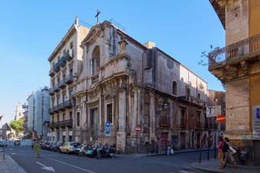 Catania 'da. İtalya - 4 Mart 2025: Chiesa di San Martino, Catania 'nın tarihi bir perspektifi, dini miras ve barok sanatını ikonik Sicilya simgesinde birleştirmek.