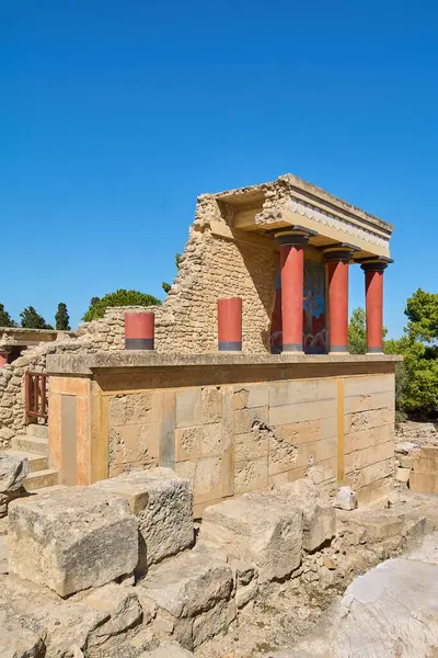 Girit 'teki Knossos Sarayı' nın kalıntıları Minoan mimari mirasının güzelliğini gözler önüne seriyor..