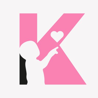 K harfi üzerindeki ilk yardım logosu Bebek Tutma Sembolü ile birleşiyor