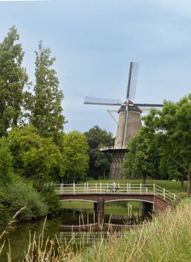 Hollanda, Hollanda 'dan tipik yel değirmeni. Hollanda 'nın Middelburg şehrindeki küçük bir parkta yel değirmeni bulunmakta..