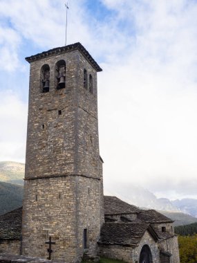 Üç Kutsal Kralın Kilisesi. Fanlo Kilisesi. Pireneler Aragones.