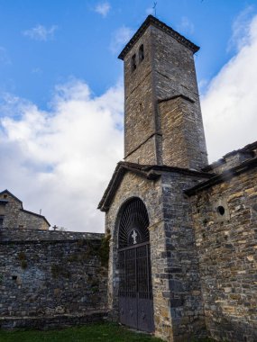 Üç Kutsal Kralın Kilisesi. Fanlo Kilisesi. Pireneler Aragones.