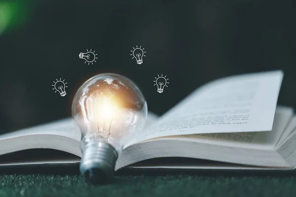 Ampoule Lumineuse Icône Avec Livre Idée Réussite Commerciale Concept Éducation — Photo
