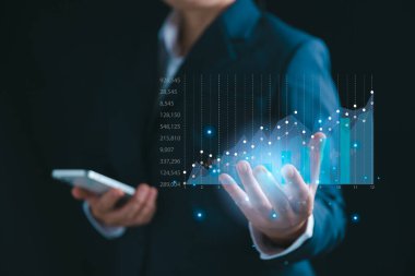 İş verilerini siber teknolojiyle analiz et. Teknoloji konseptiyle iş analizi ve finansal yatırım. Sanal ekranda finansal grafiğin analiz edilmesi, başarı ve büyümeye yöneliktir.