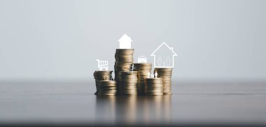 Sigorta ve sigorta ikonu ile tahta blok istifleme aile pazarlama gayrimenkul araba ve risk yönetimi konsepti için ev finans dahil.